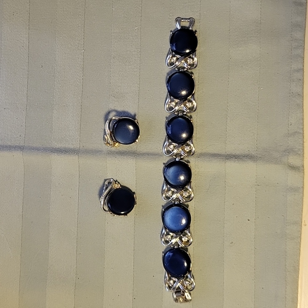 VINTAGE Coro jewelry set clip on earrings and bracelet
